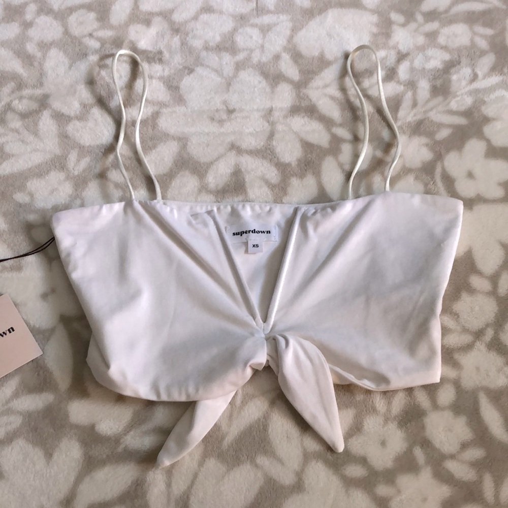 ✨NWT Superdown V-Neck Crop Top